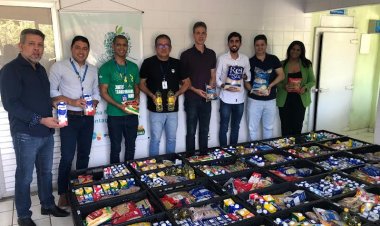 Aciapi-CDL e Sebrae entregam alimentos arrecadados na Feiraço 2024 ao Banco de Alimentos de Ipatinga
