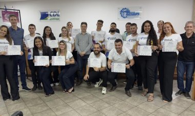 Formatura da 2ª turma da Escola de Vendedores é realizada na Aciapi-CDL