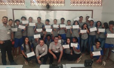 Estudantes de Coronel Fabriciano participam de programa da JA Minas Gerais
