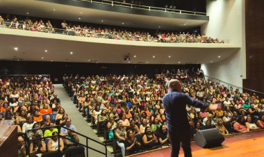 Aula inaugural do ano letivo de 2025 reúne 1.400 educadores da rede municipal de Ipatinga