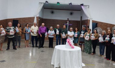 Aniversariantes do Mês são Homenageados em Evento na AAPT