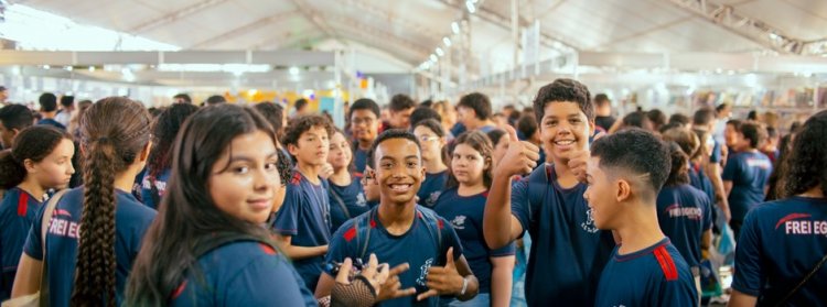 Governo de Minas distribui mais de 12 mil vales-livros em encontro literário em Campo Belo