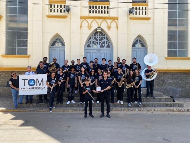 Banda TOM de Ipatinga se apresenta em encontro em Santo Antônio do Grama