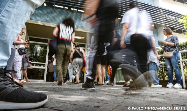 Enem 2025: 4,8 milhões participam do 1° dia de provas neste domingo