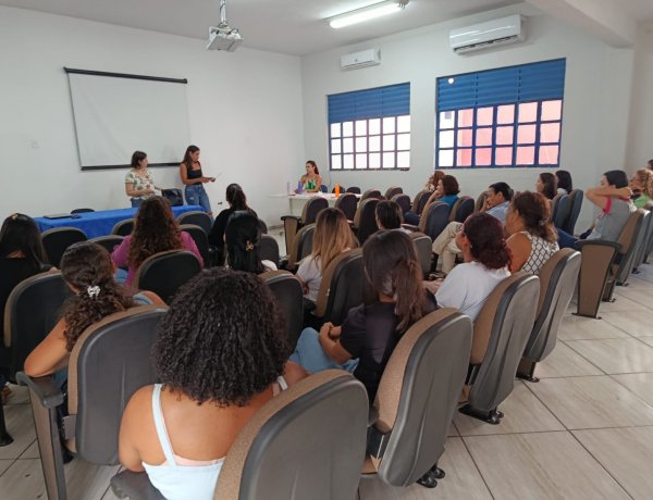 Servidoras da Secretaria de Educação de Tímóteo participam de dinâmica em homenagem ao Dia das Mulheres