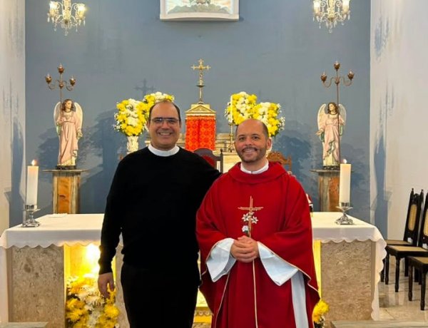 Pároco Padre Fernando é acolhido em Barbacena pelo reitor Padre Adilson e pelo vigário Padre Túlio